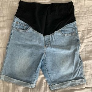 Maternity jean shorts sz L